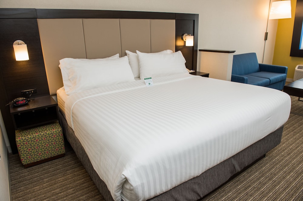 HOLIDAY INN EXPRESS & SUITES MARIETTA 14/35