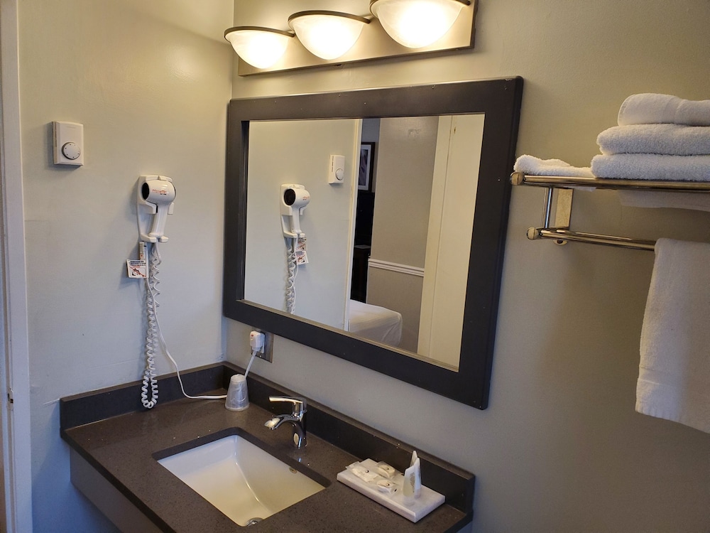 Alpine Inn Abbotsford 50/50