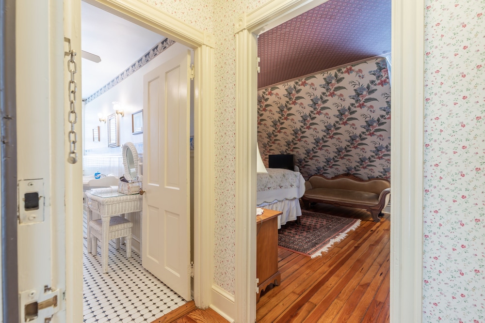 Captain Mey's Inn 44/55