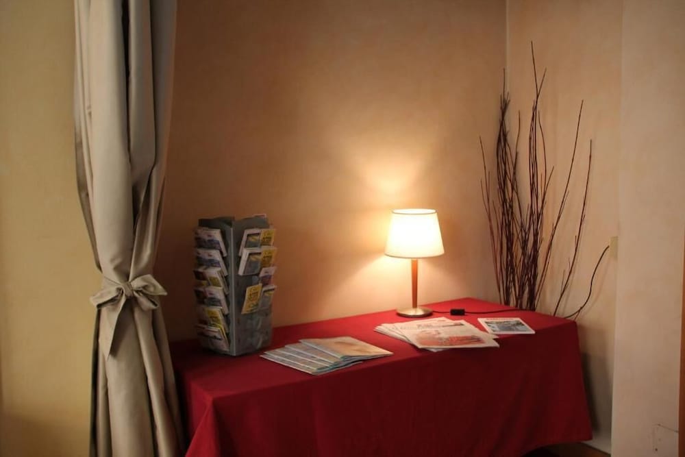Sant Ambroeus Hotel 22/57