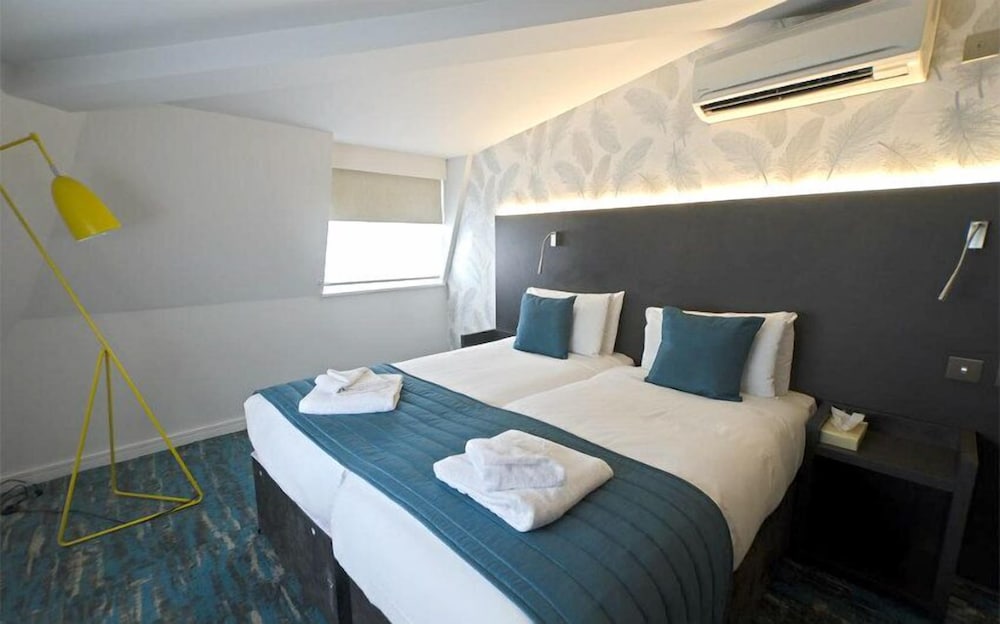 Commodore Hotel London 27/55