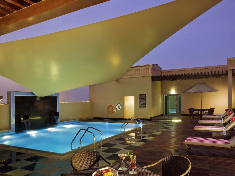 swimming pool spa