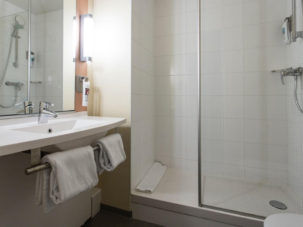 Ibis Senlis 67/70