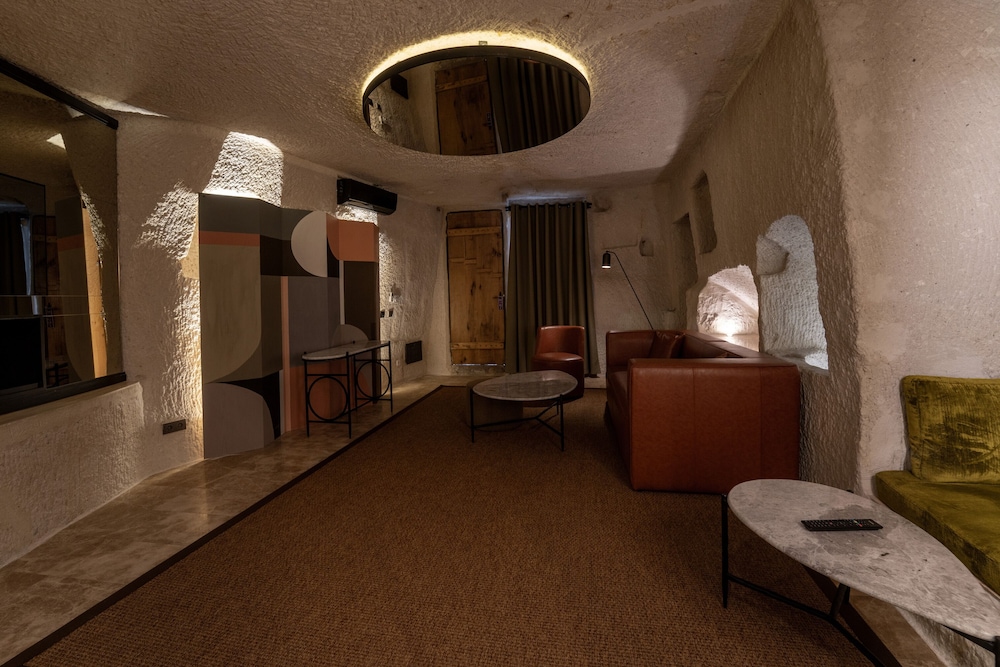Artemis Cave Suites 29/64