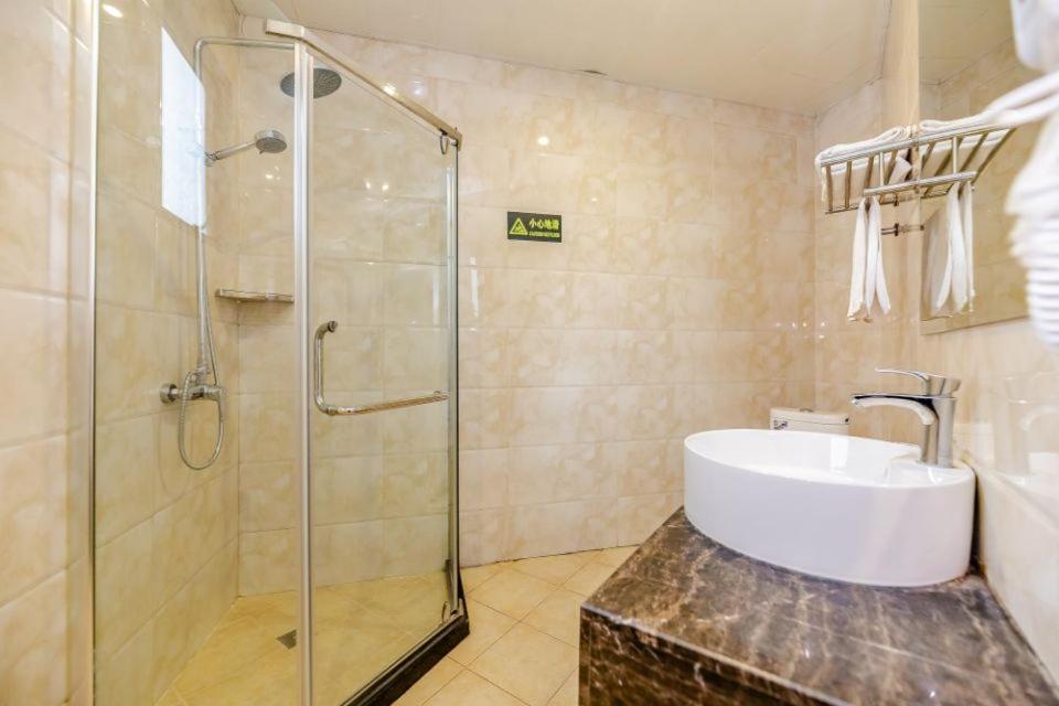 Holly Hostel 48/50