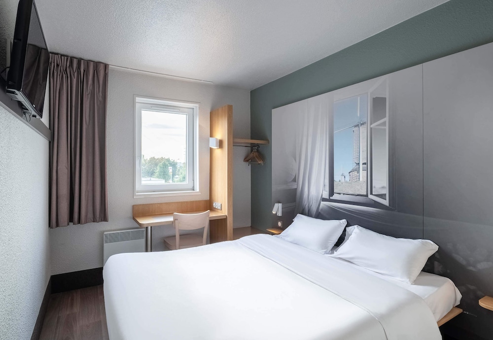 ROOM, DOUBLE BED
