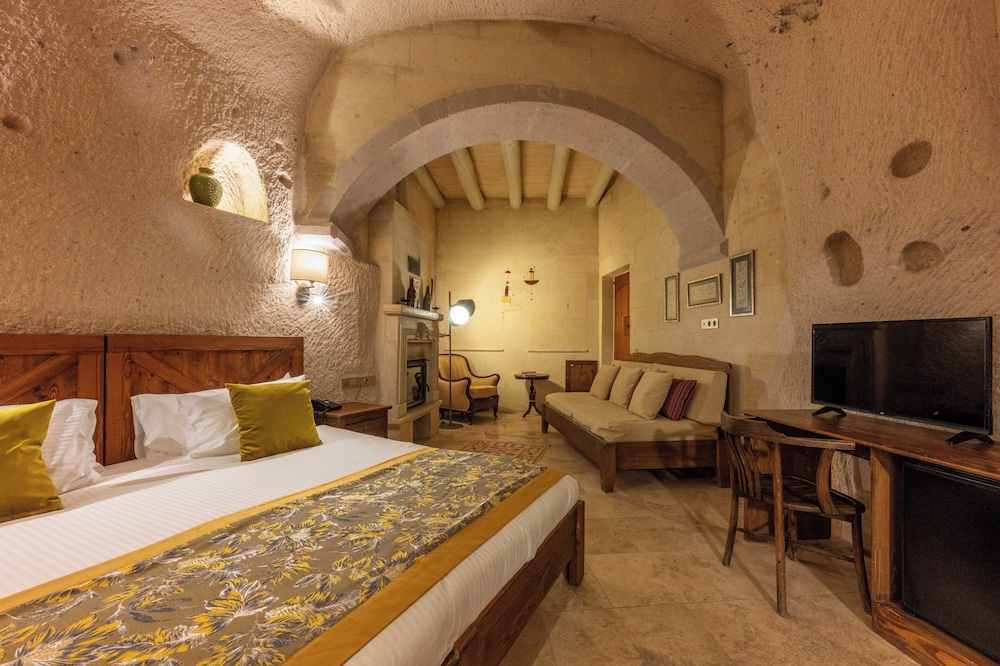 Peristyle Cave Cappadocia 15/49