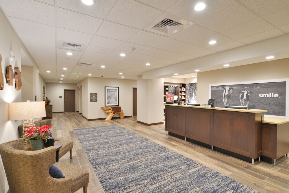 Hampton Inn & Suites Menomonie-UW Stout 3/39