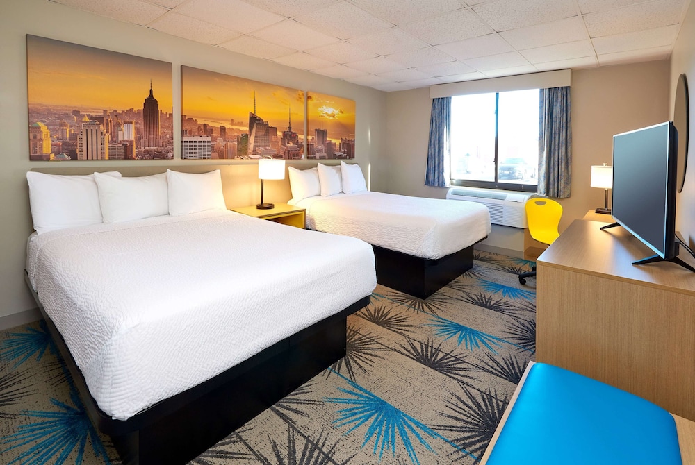 Days Inn By Wyndham Parsippany 10/23