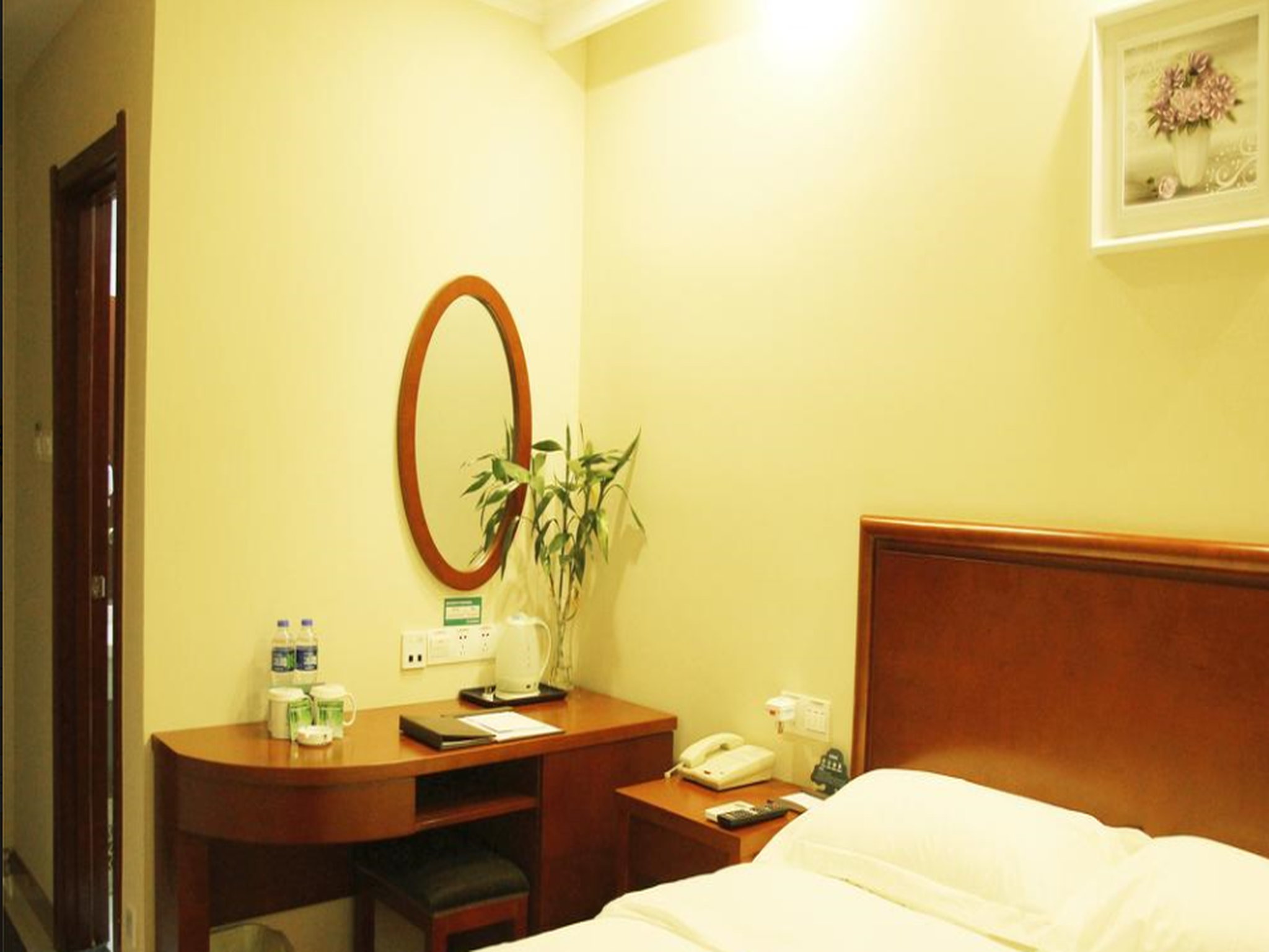 SUPERIOR, QUEEN BED