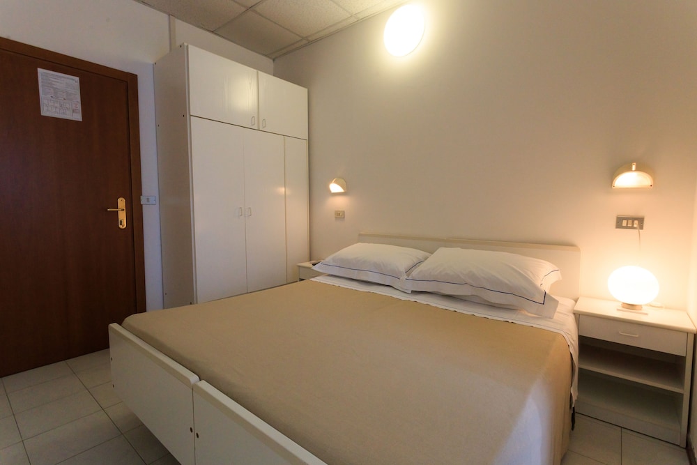 Mini Hotel 7/44