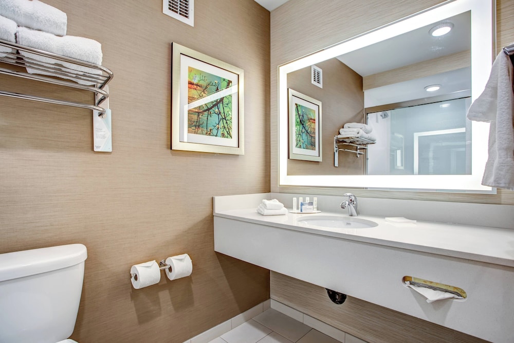 Fairfield Inn Suites Springfield Holyoke 34/35