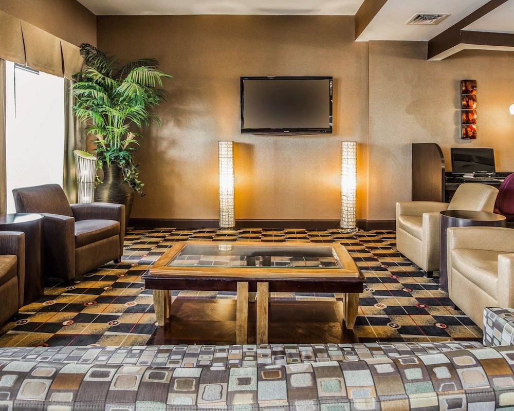 Comfort Suites At WestGate Mall 26/42