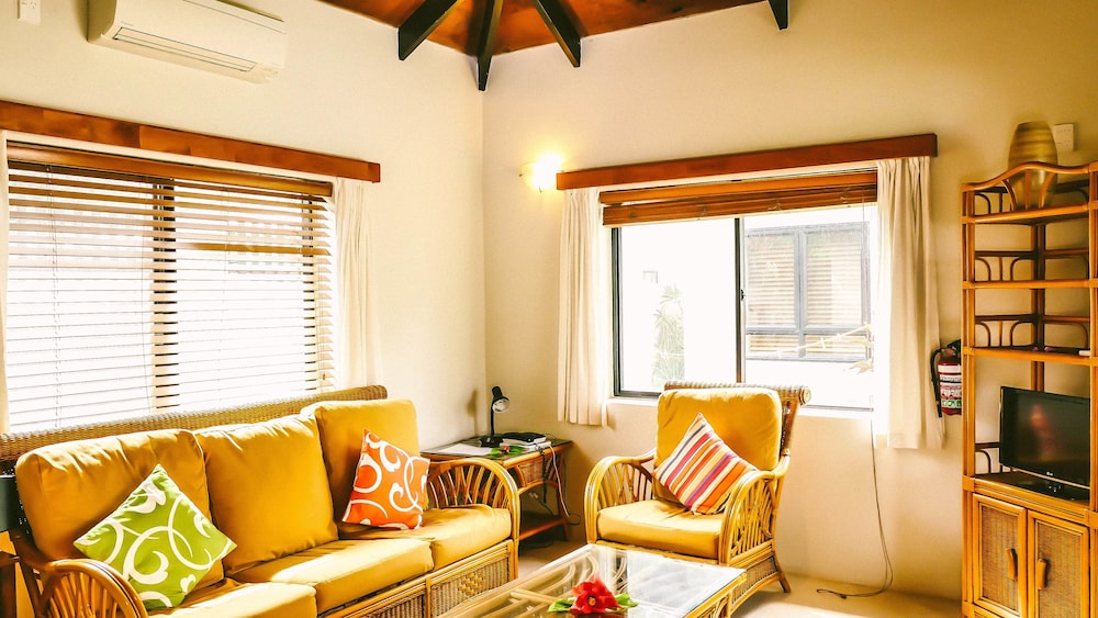 Muri Beach Resort 32/75