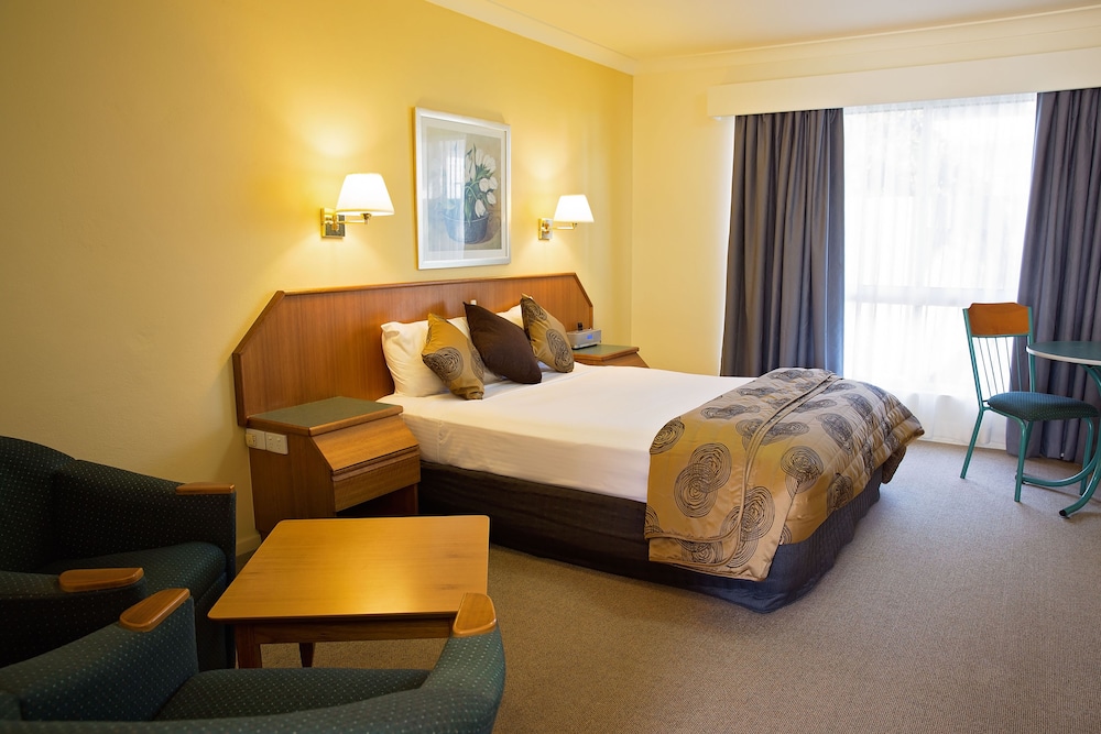 SUPERIOR, QUEEN BED