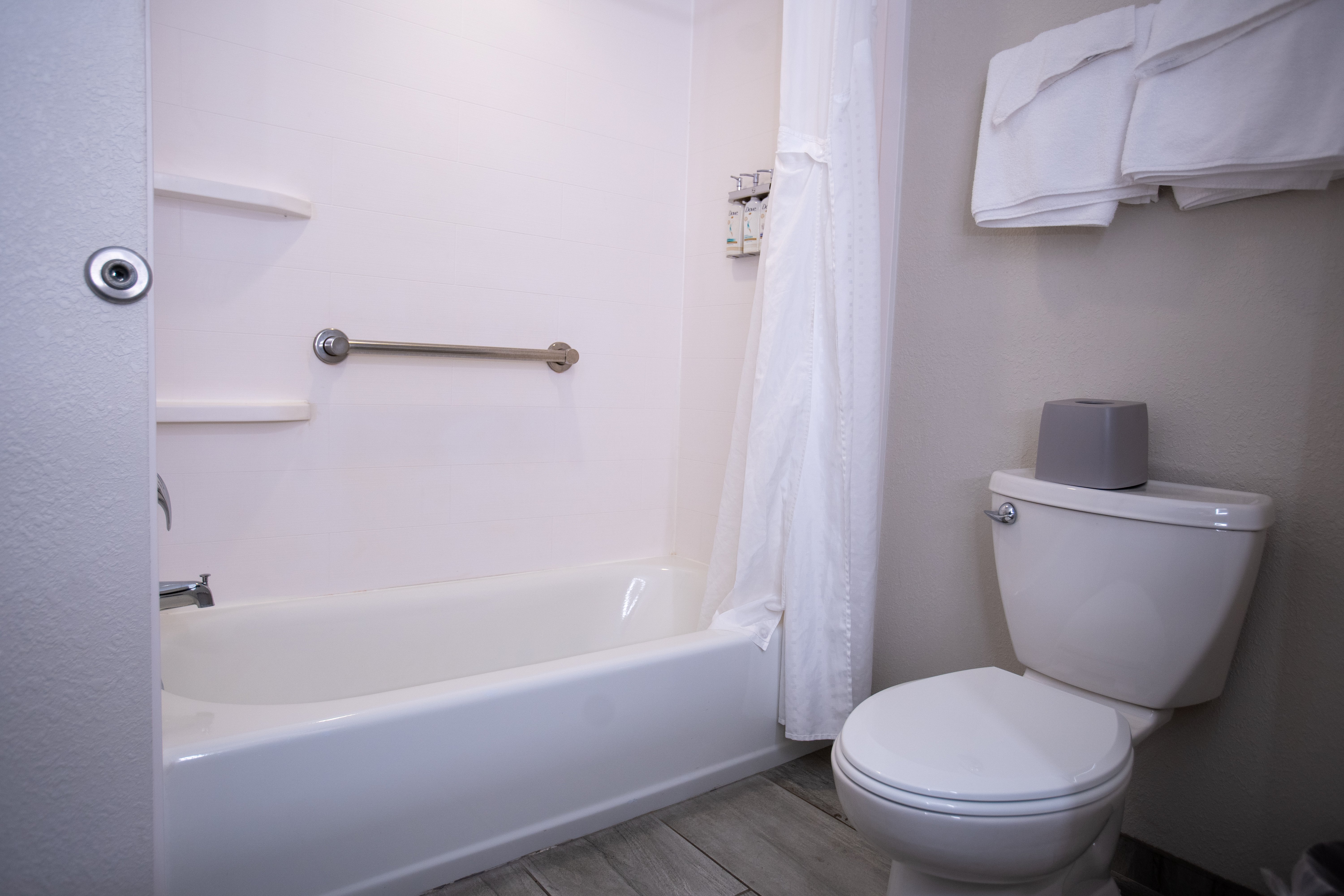Holiday Inn Express Pembroke 50/50