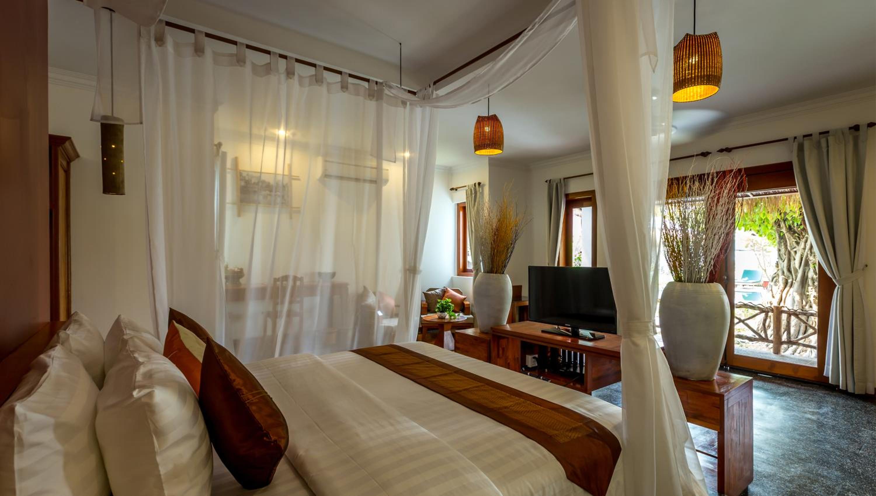 Suite, Villa, King Bed, Pool View