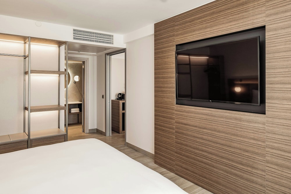 AC Hotel St. Julian's 14/40