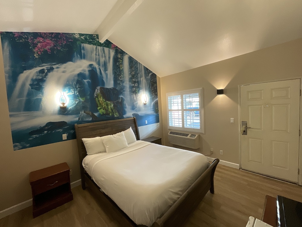 Escondido Inn 11/42