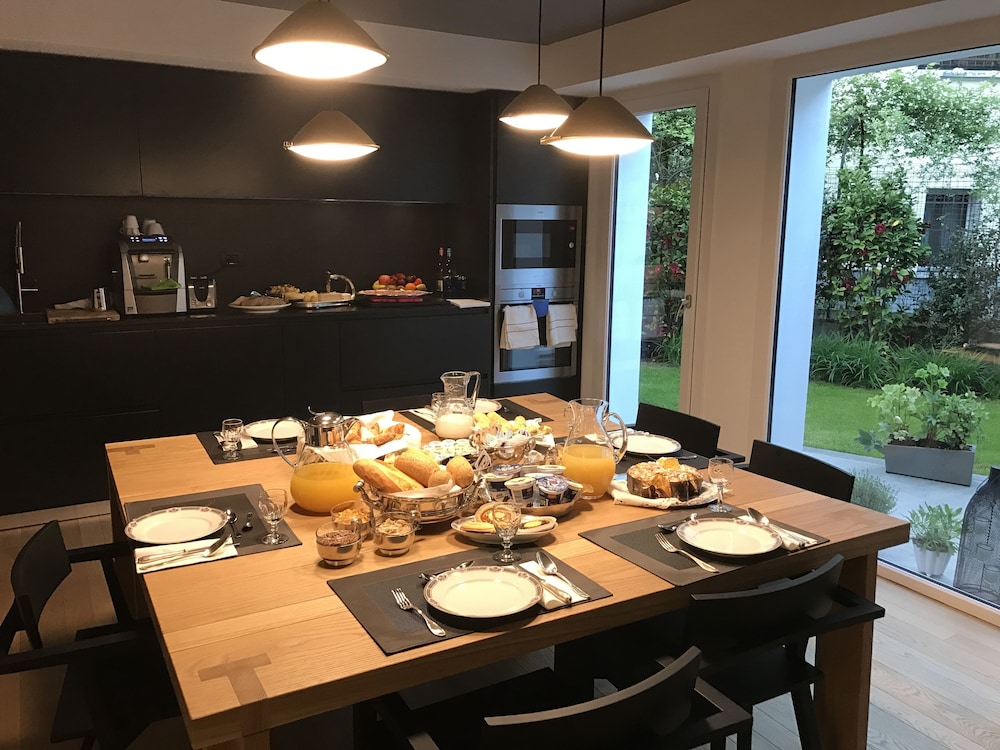 Conti Guest House 30/44