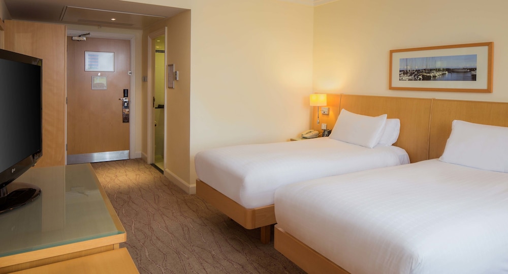 Room, Twin Beds, Bathtub