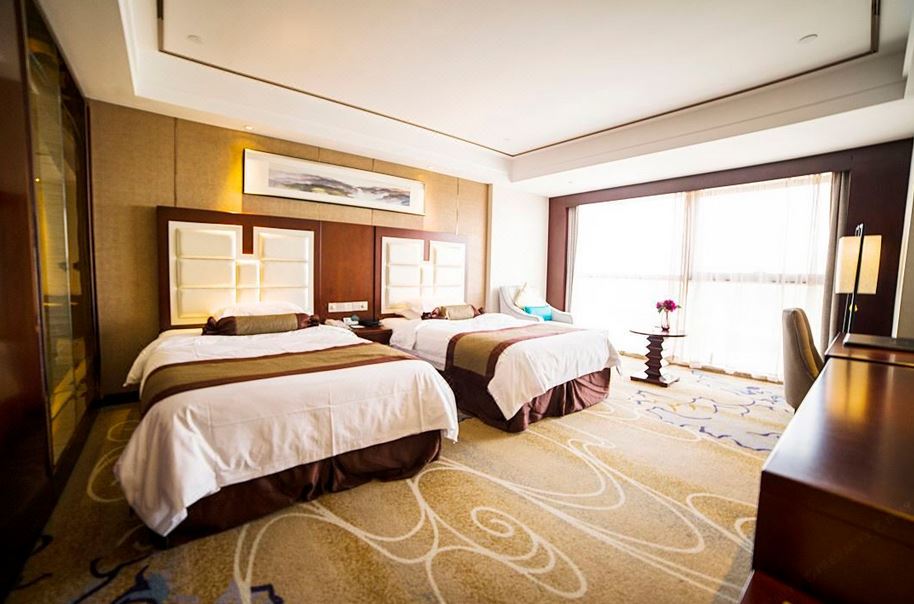 DELUXE, TWIN BEDS