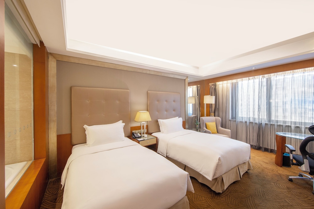 LUXURY, TWIN BEDS, CITY VIEW