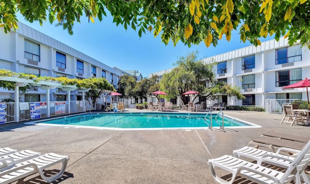 Motel6 Belmont, CA San Francisco Redwood City 57/61