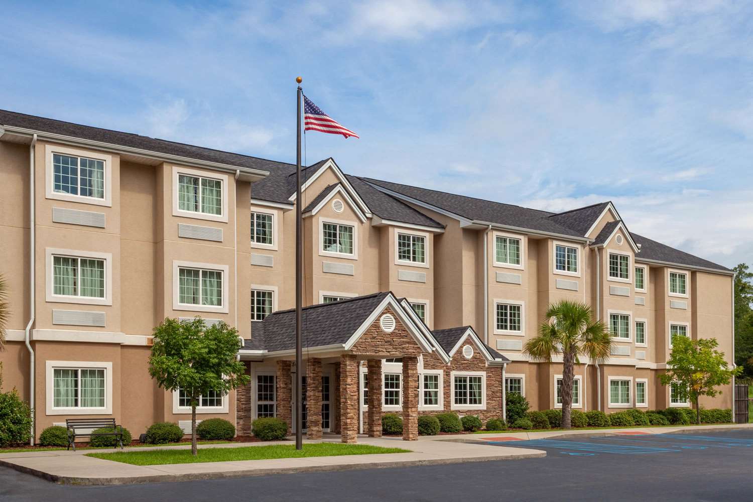 MICROTEL INN & SUITES BY WYNDHAM COLUMBIA/AT FORT JACKSON 2/34