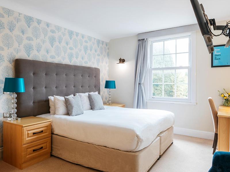 Classic, Double or Twin Bed, Inland View