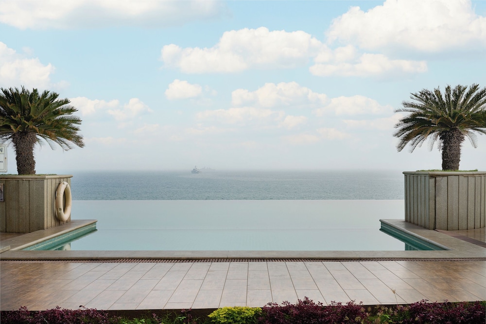 Novotel Visakhapatnam Varun Beach Hotel 73/75