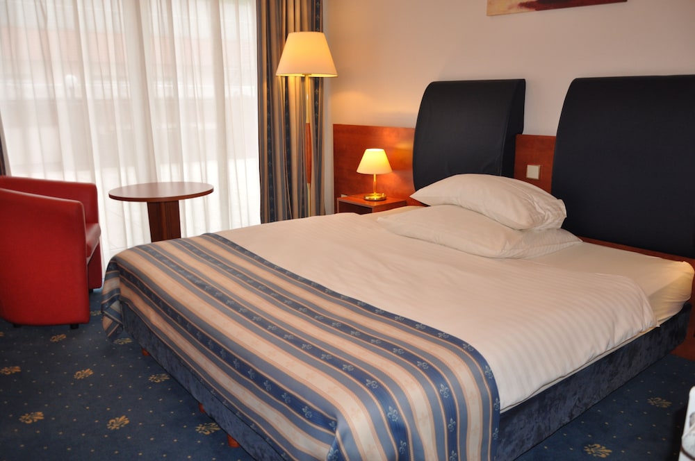Hotel Gwarna 7/50