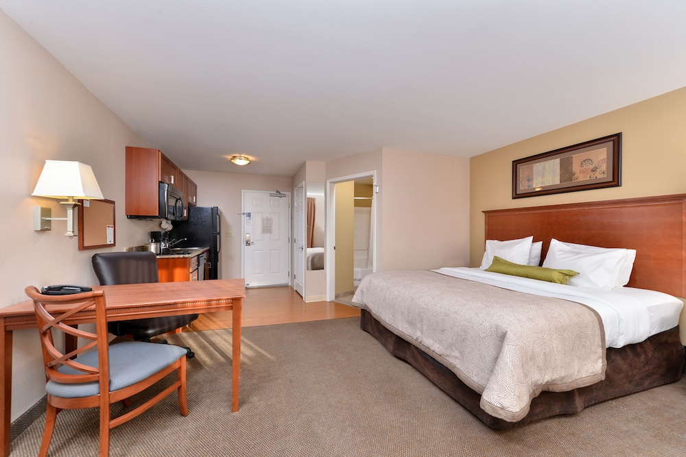 CANDLEWOOD SUITES WILLISTON 20/77