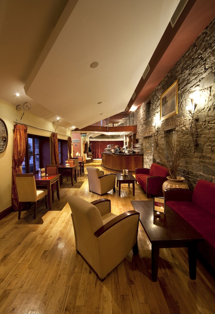 The Court Yard Hotel 26/48