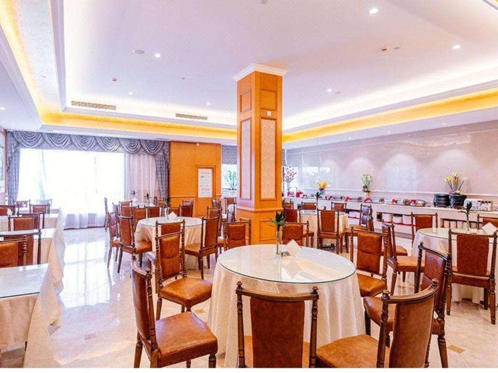 Vienna International Hotel (Shanghai Dishui Lake Lingang New City) 54/64