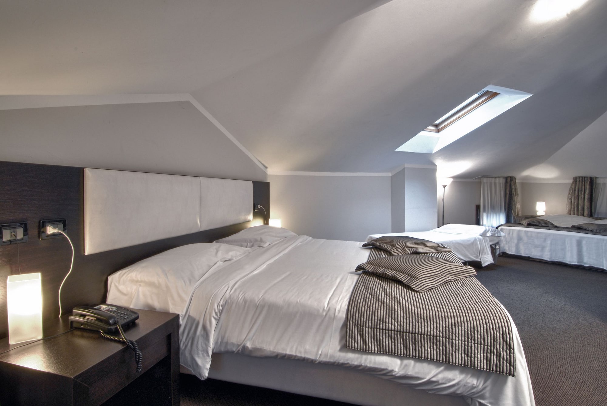 ROOM, QUADRUPLE, ATTIC