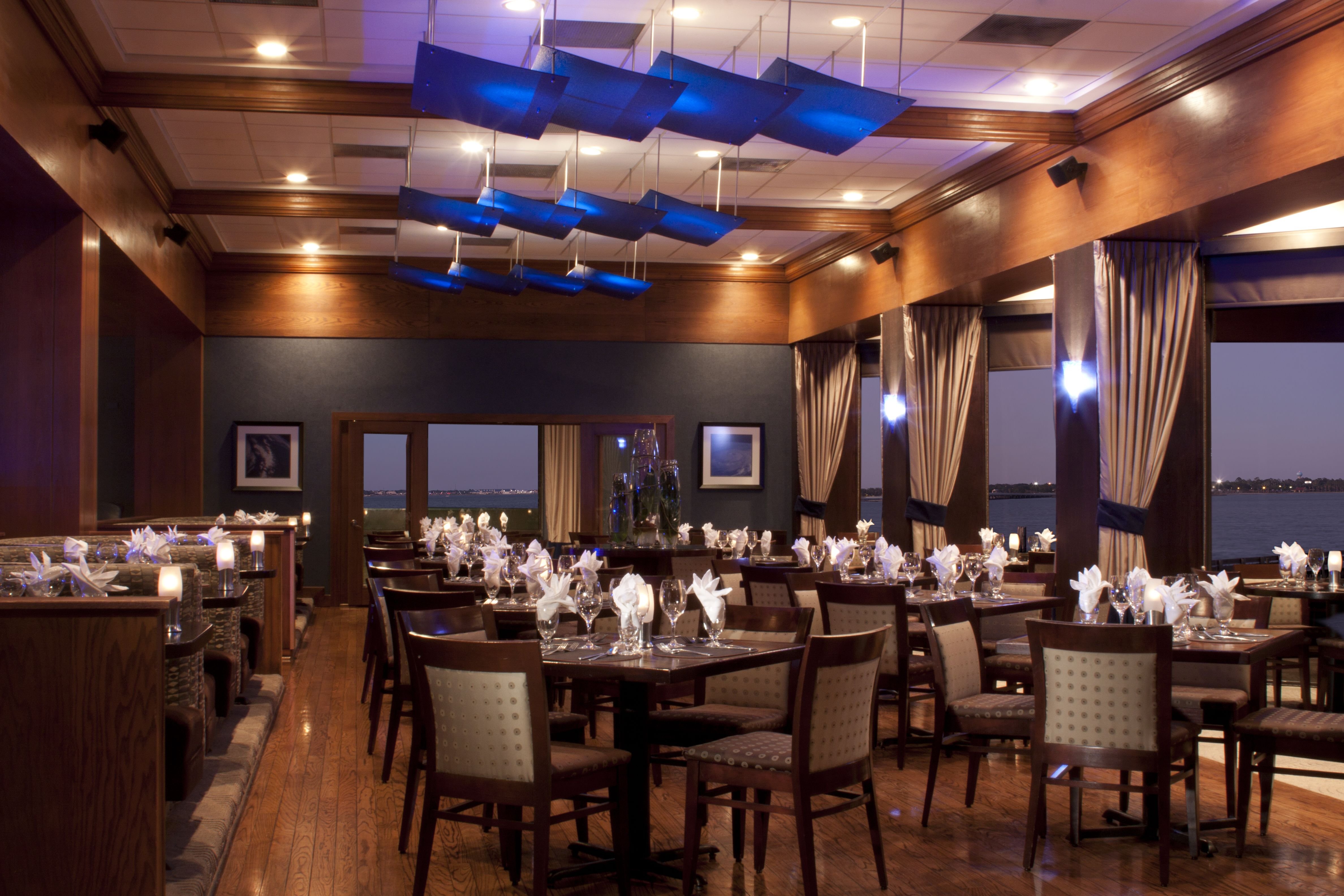 Compass Hotel Nassau Bay 52/65