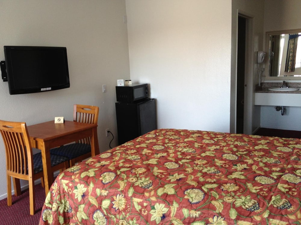 Scottish Inns Long Beach CA 12/26