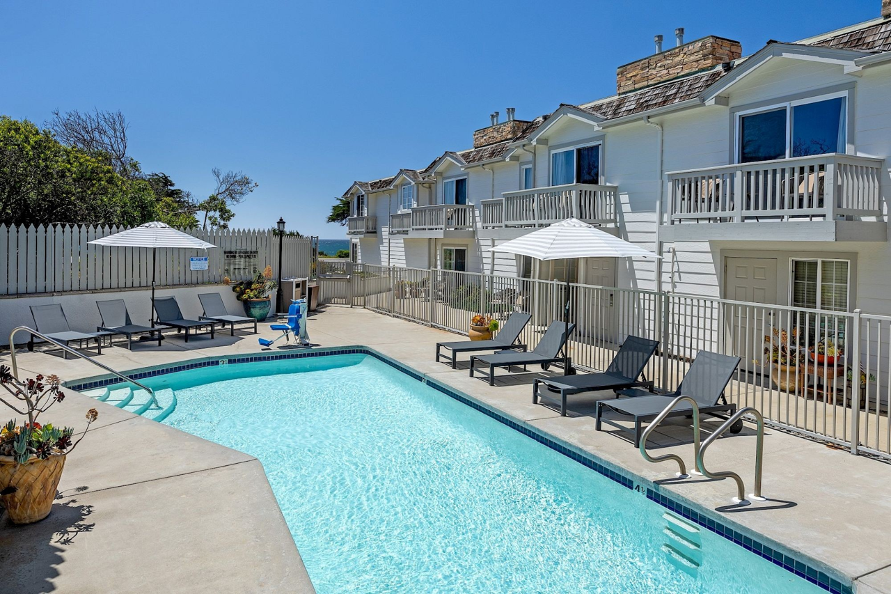 Pelican Inn & Suites 37/38