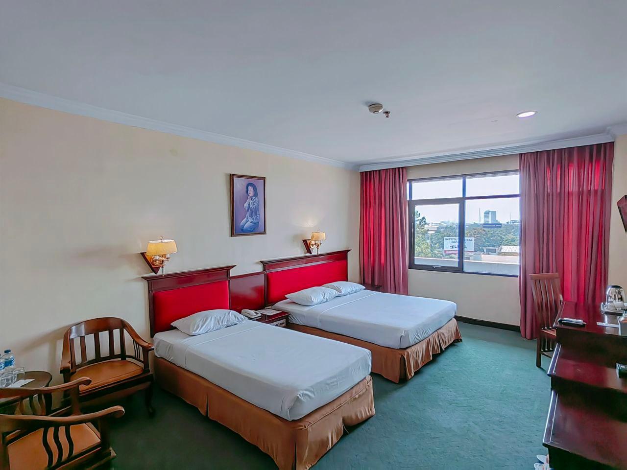 غرفة عائلية بسرير كوين وسرير فردي، Pia Hotel Bandung 2/2