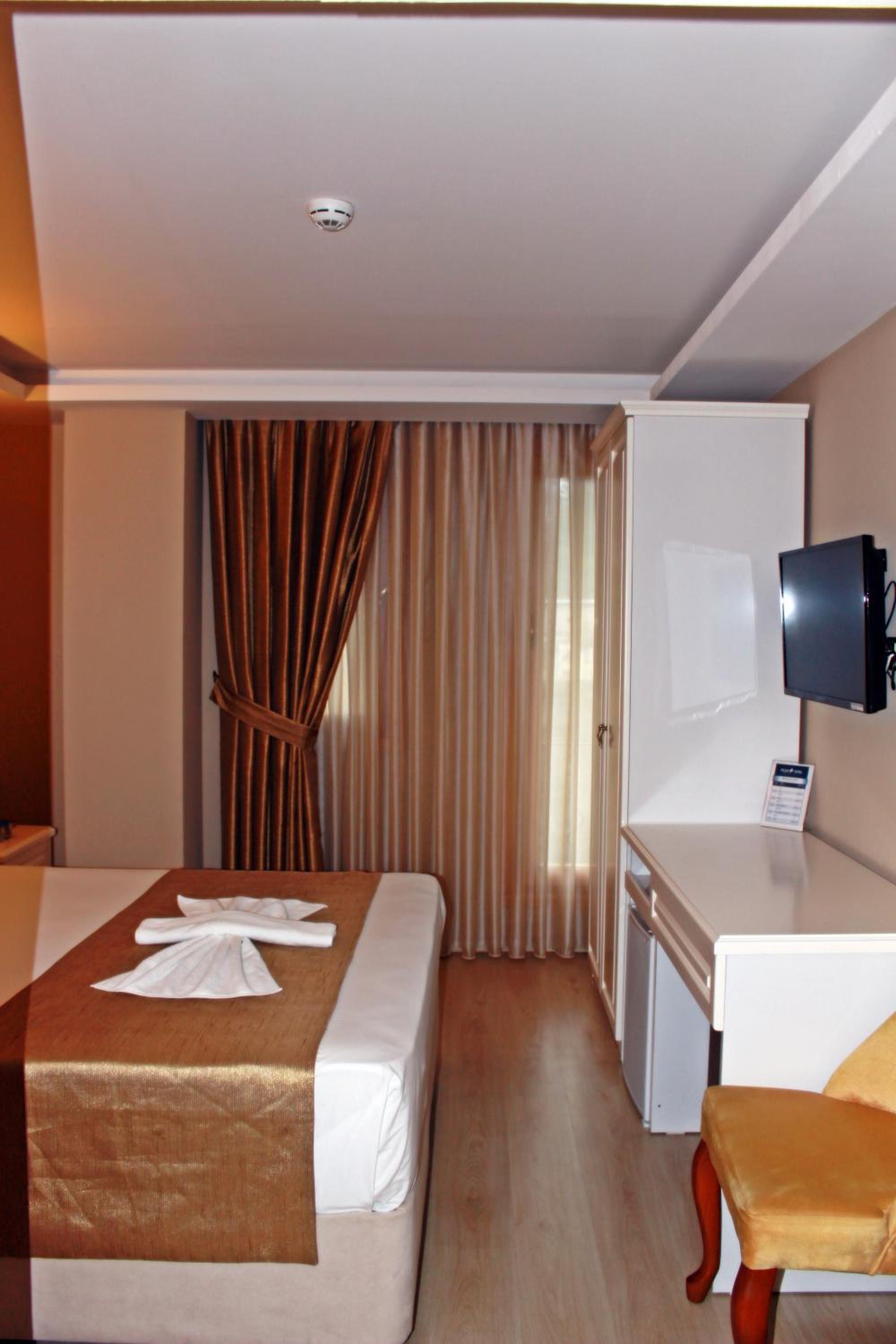 Deluxe, Double Bed, Side Sea View، Feza Otel 2/5