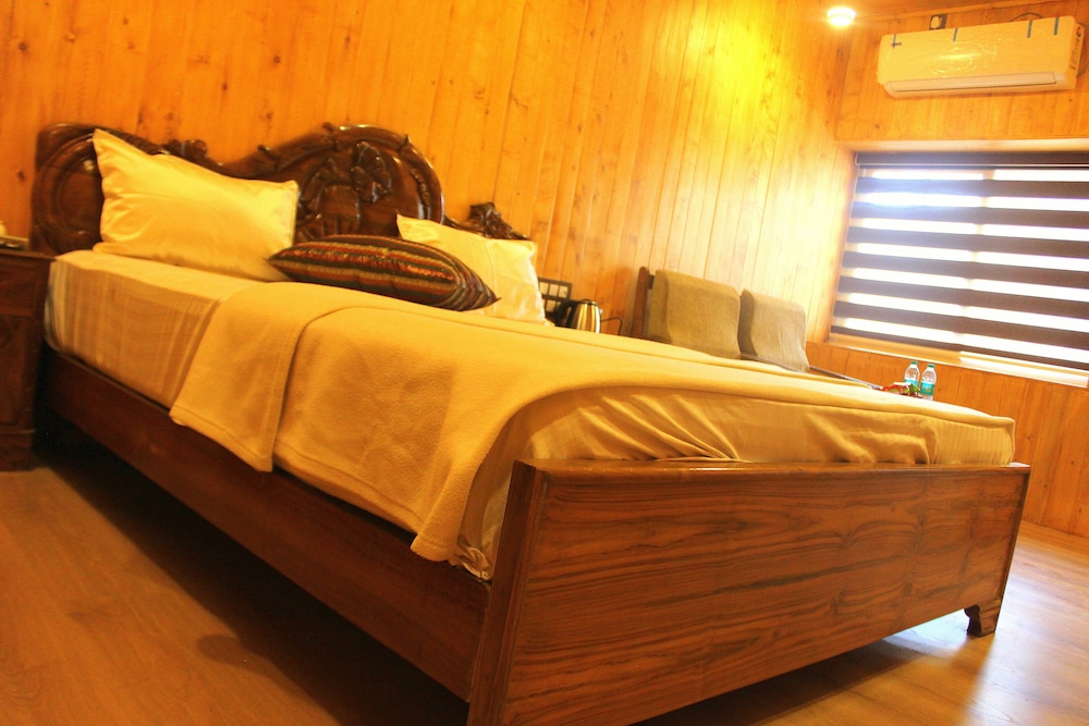 Hotel Toppers Corner Mount Abu 23/67