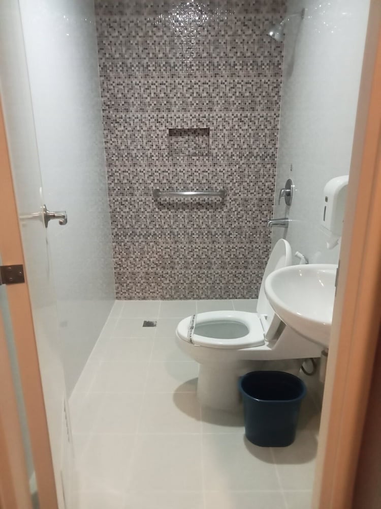 Hotel Sogo Wood Street Pasay 40/41