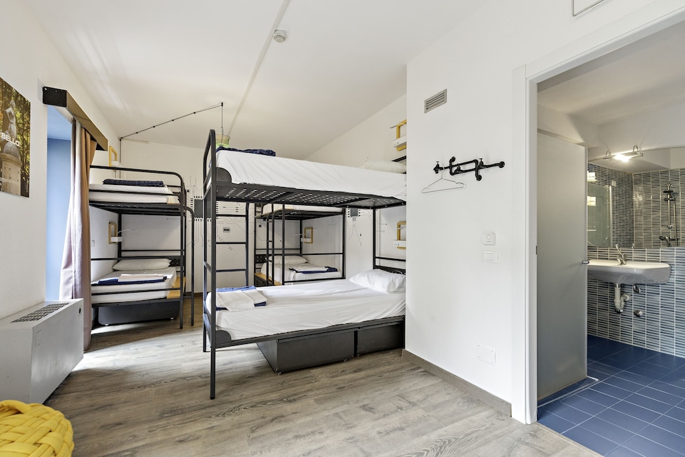 MIXED DORM, 6 PEOPLE