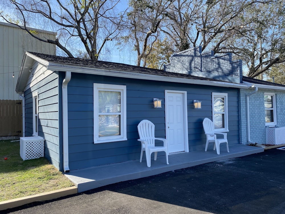 Gulf Coast Inn 2/50