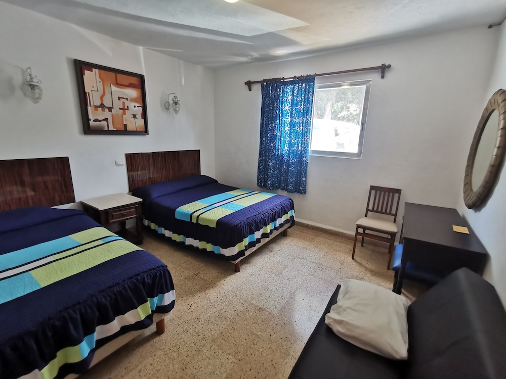 Las Dalias Inn 15/60