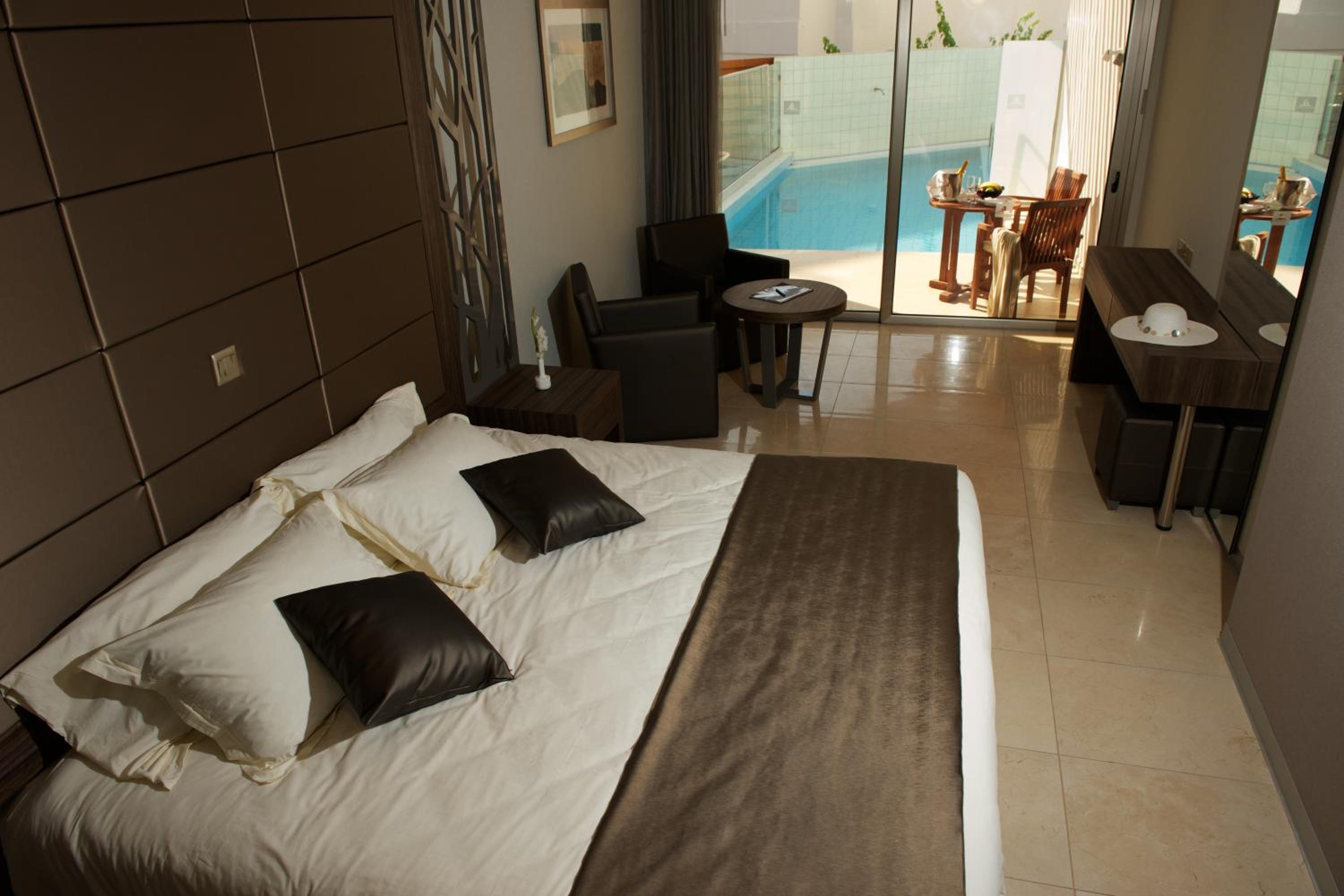 Super, Deluxe, King Bed, Private Pool