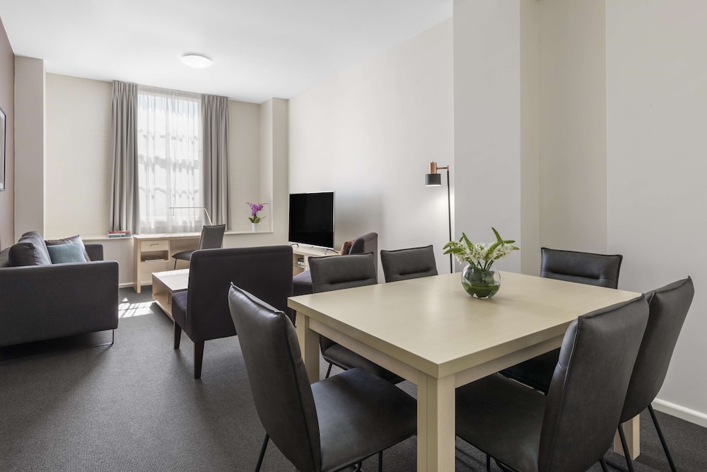 Oaks Sydney Goldsbrough Suites 46/69