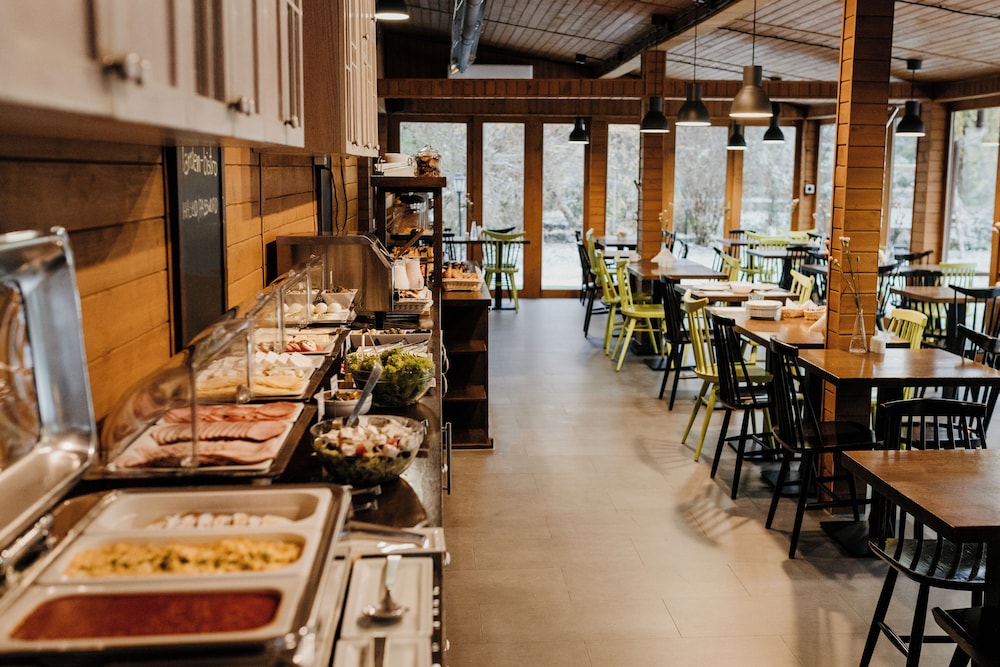 restaurant cafeteria