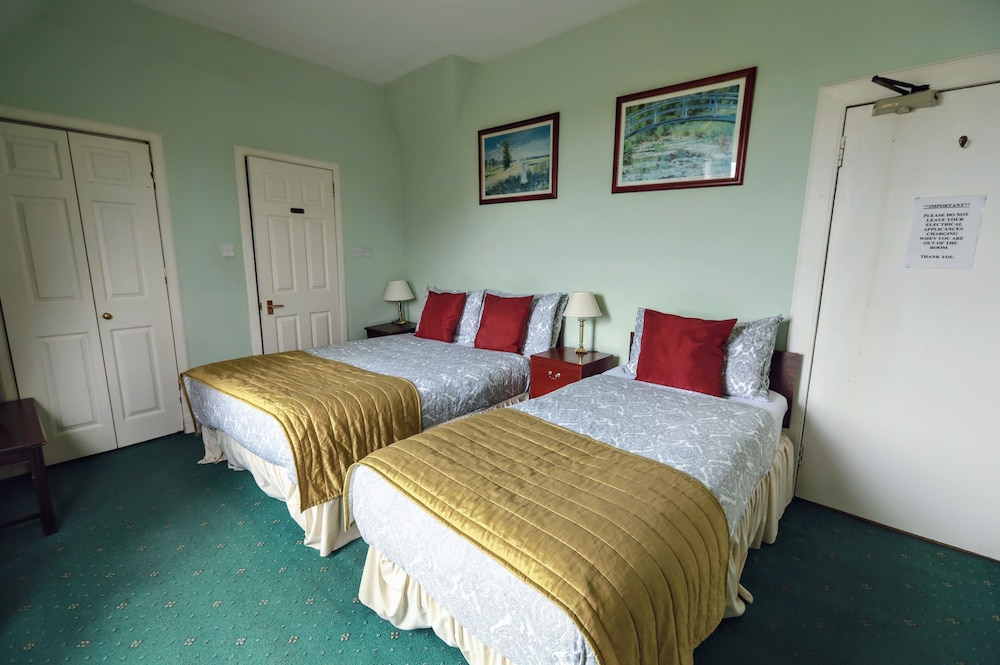 Airdenair Guest House 10/50